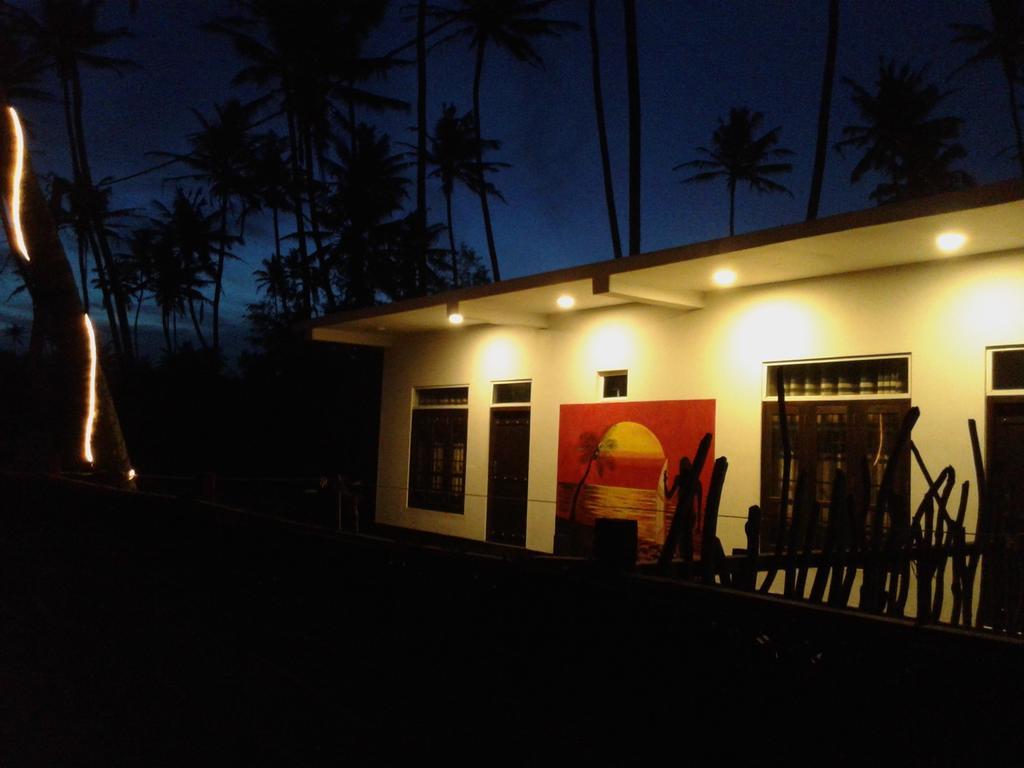 Sunset Surfing Beach Resort Matara Ngoại thất bức ảnh