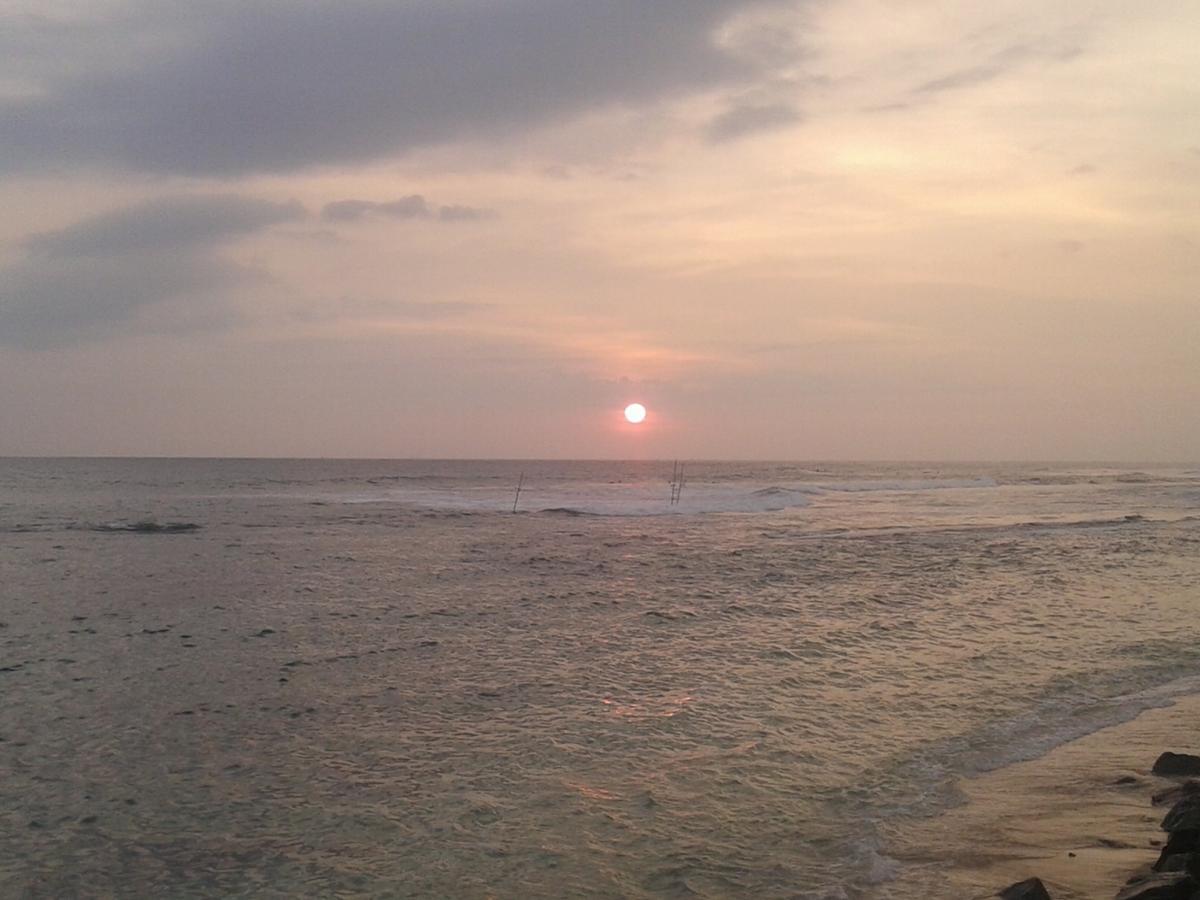 Sunset Surfing Beach Resort Matara Ngoại thất bức ảnh